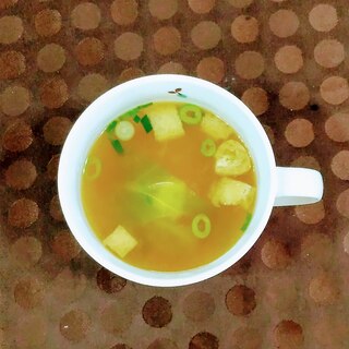 春キャベツ・人参・油揚げの味噌汁